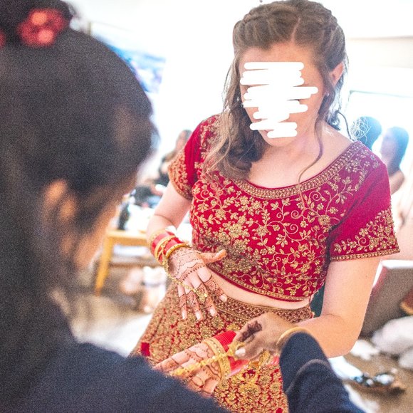 Red wedding bridal lehenga with dupattas - Picture 2 of 7